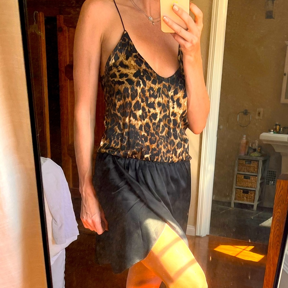 Leopard satin dress with short slit skirt